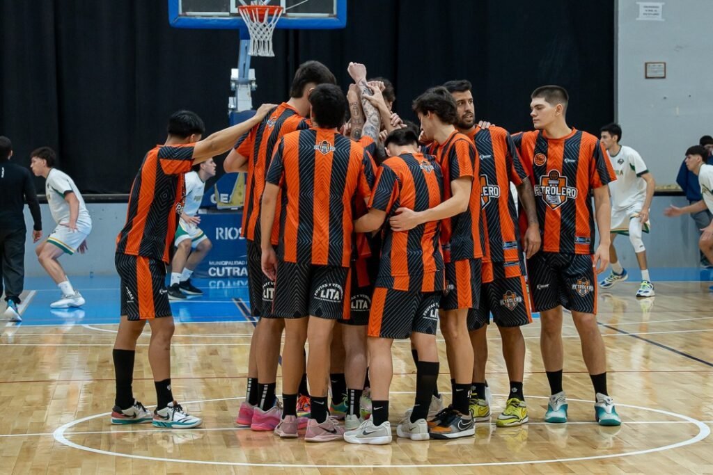 PETROLERO RECIBE A UN DURO CENTRO ESPAÑOL, UNO DE LOS ANIMADORES DEL TORNEO