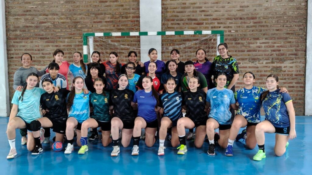 HANDBALL: LA SELECCIÓN NEUQUINA DE MENORES FEMENINO ENTRENÓ EN CUTRAL CO