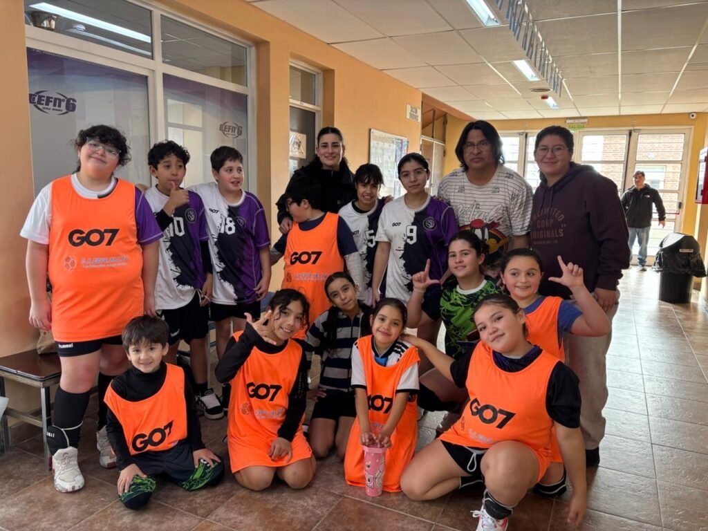 LA ESCUELA MUNICIPAL DE HANDBALL LINCES CERRÓ EL PRIMER SEMESTRE CON UN ENCUENTRO DE MINI E INFANTILES