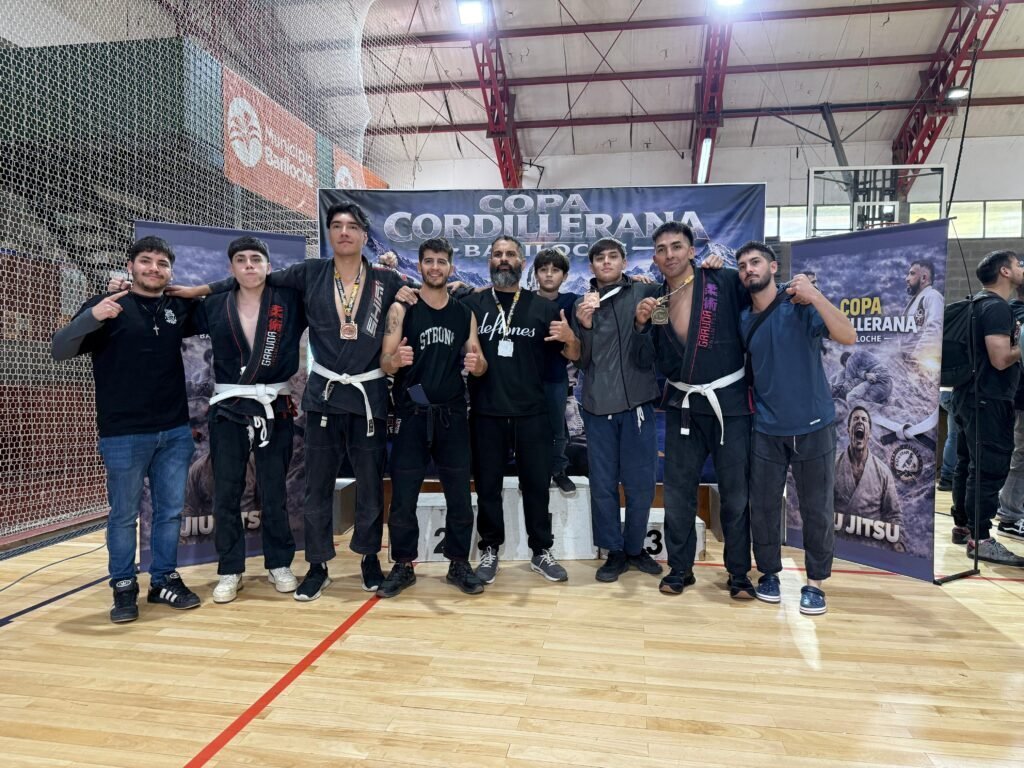 ACADEMIA COBRA TEAM DE CUTRAL CO REPRESENTANDO EN LA COPA CORDILLERANA DE BARILOCHE