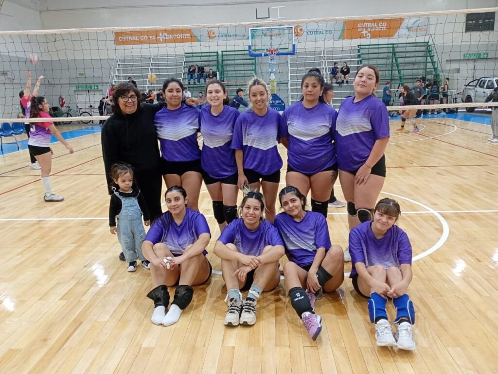 EN CUTRAL CO HUBO VÓLEY FEMENINO Y NEWCOM CON ALTA CONVOCATORIA