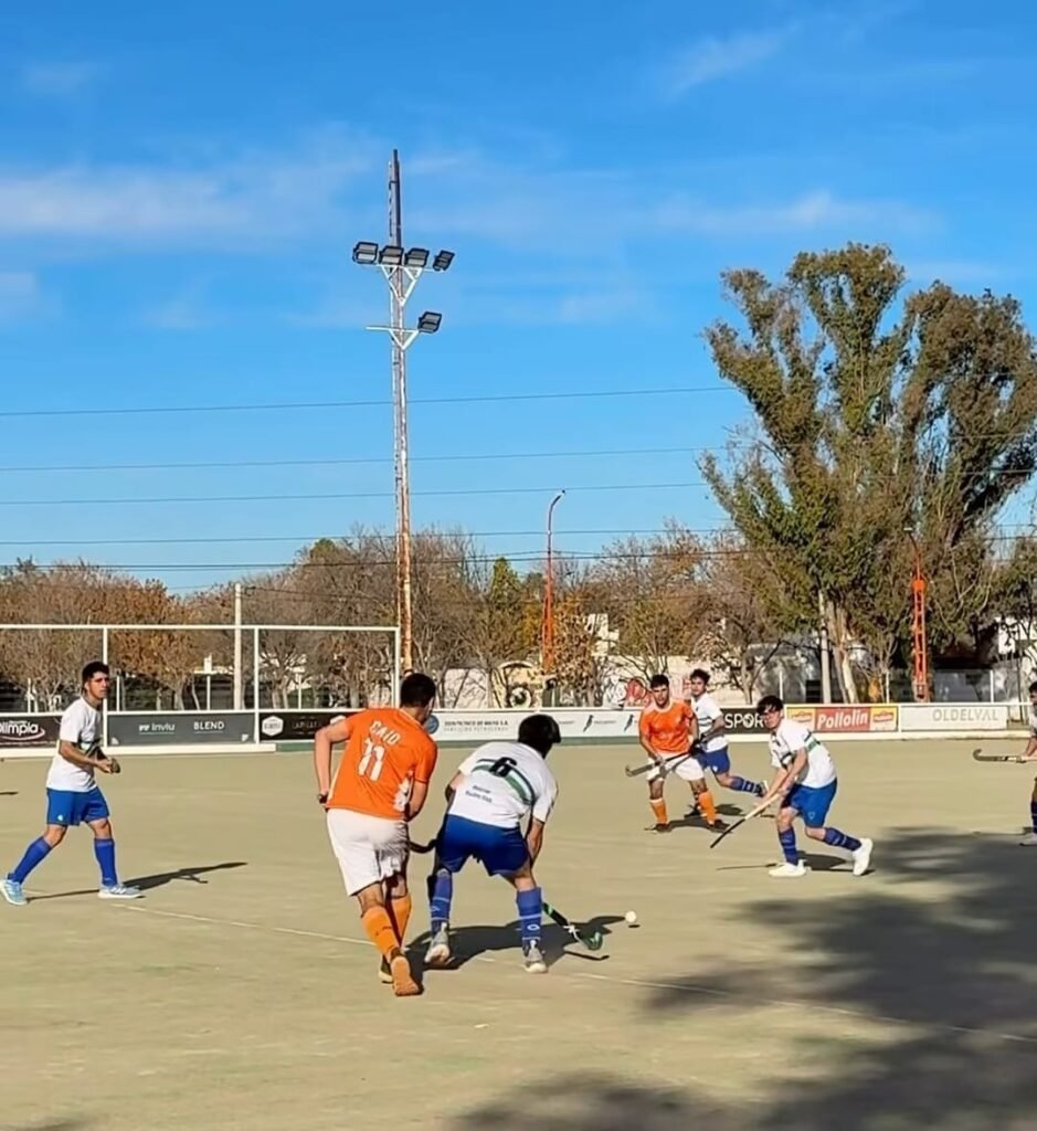 HUINCUL HOCKEY CAYÓ ANTE CAID DE VILLA REGINA