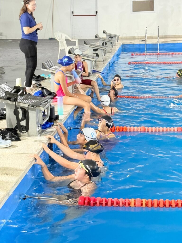 LA ESCUELA MUNICIPAL DE NATACIÓN DE CUTRAL CO COMPITE EN LA PAMPA CON LA MIRADA PUESTA EN EL TORNEO DE LA REPÚBLICA